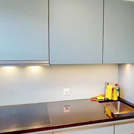 4 Mit Balkon - Solution-grischun Apartment