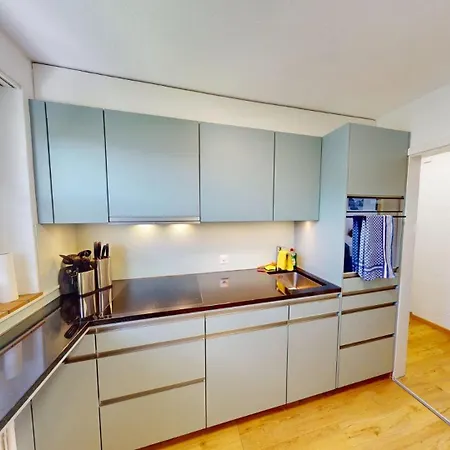4 Mit Balkon - Solution-grischun Apartment *