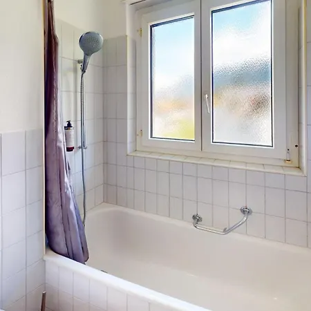 4 Mit Balkon - Solution-grischun Apartment