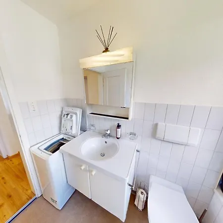 4 Mit Balkon - Solution-grischun Apartment *